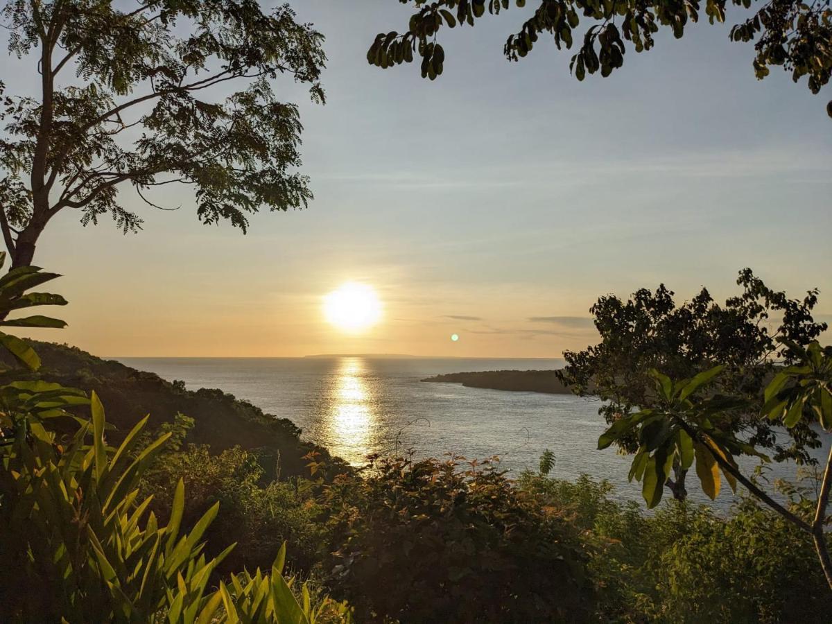 ホテル Sakti Oceanview Nusa Penida Toyapakeh エクステリア 写真